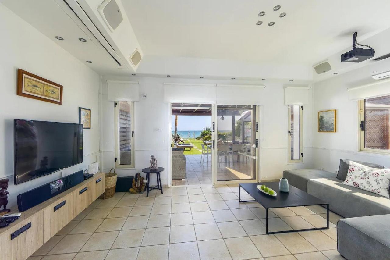 Beachfront Villa Carpe Diem Kiti المظهر الخارجي الصورة