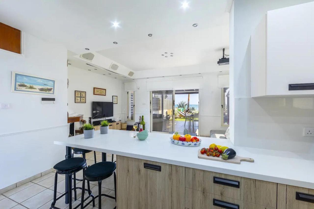 Beachfront Villa Carpe Diem Kiti المظهر الخارجي الصورة